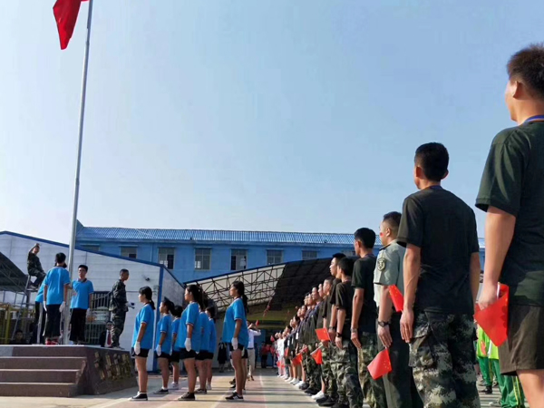 戒网瘾学校祝福新中国成立70周年阅兵式