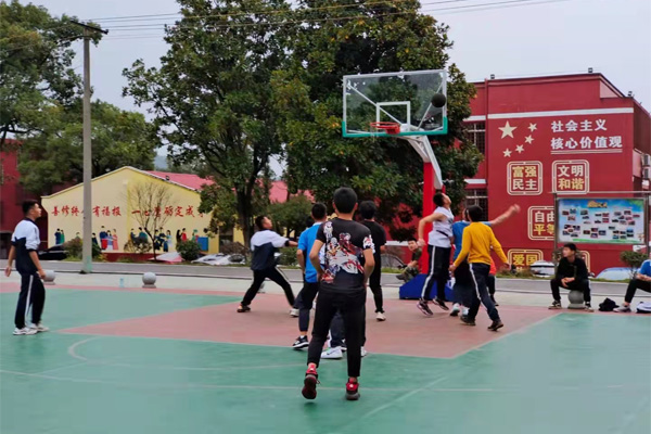 湖南特训学校学员进行篮球比赛